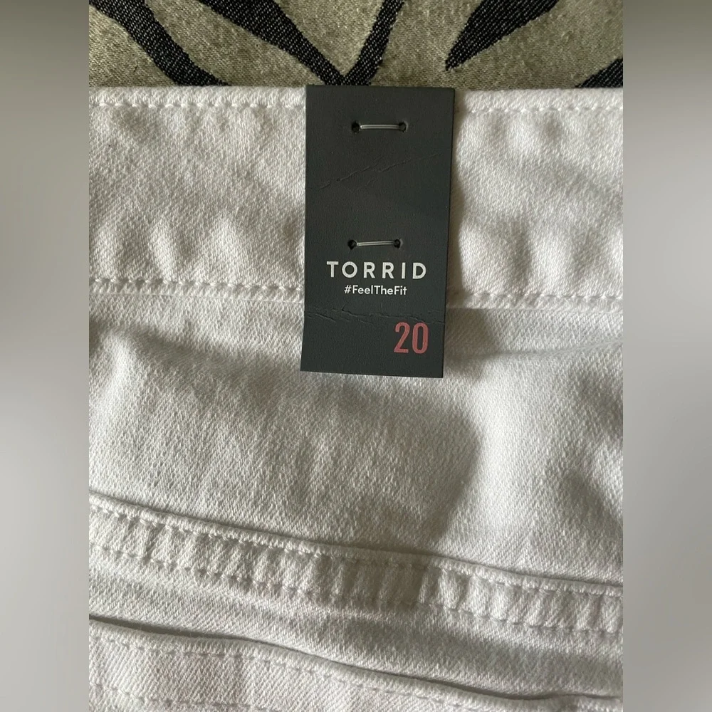 Torrid NEW white destructive shorts size 20 - Picture 6 of 10